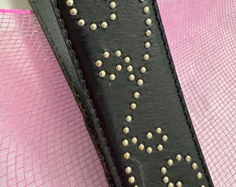 Cinturón vintage de cuero negro Brighton: diseño floral con tachuelas, talla 34