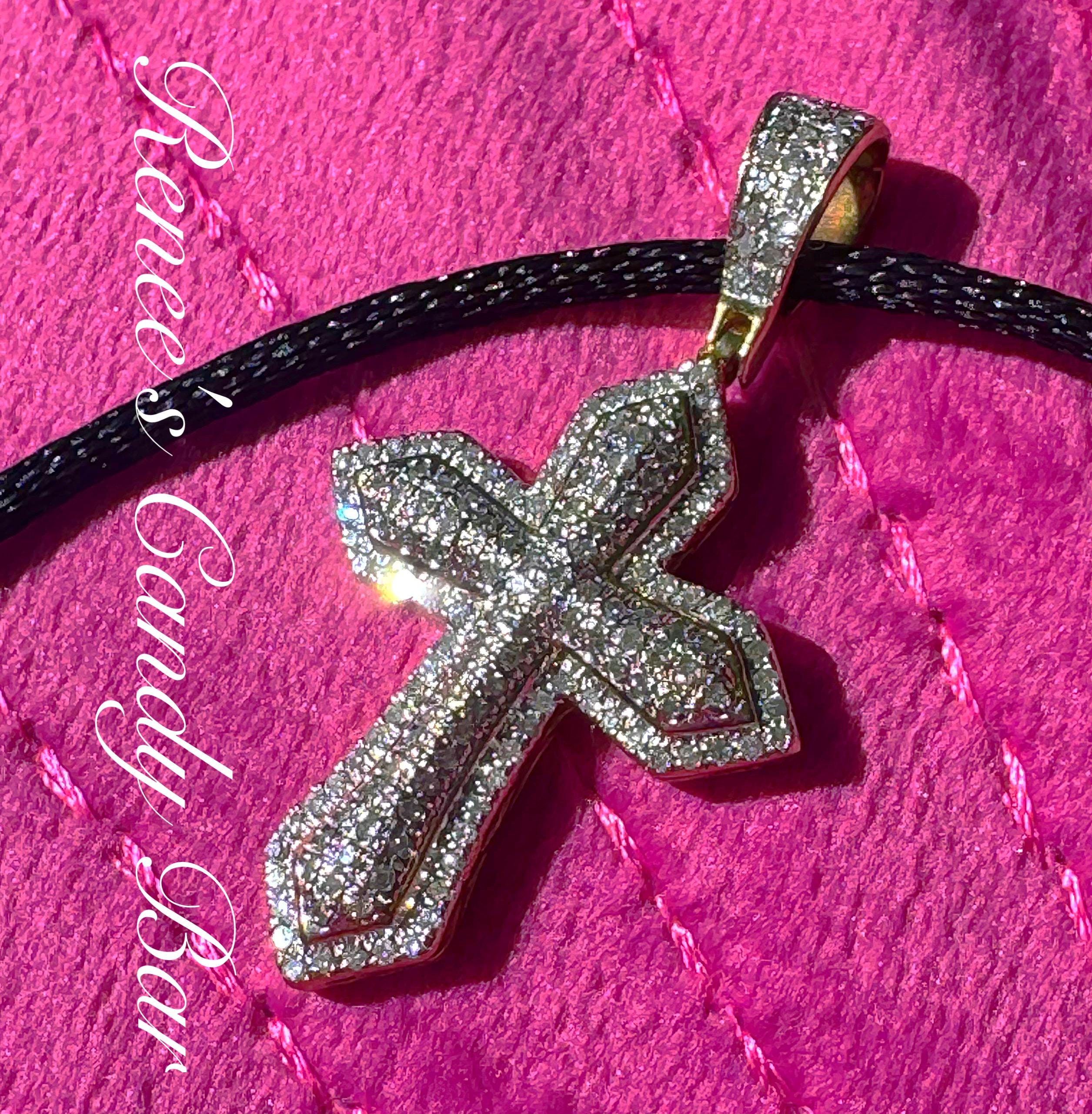 Birne Akzent Pave Jesus Kreuz Anhänger Aus 14K Gelbgold, 0,60