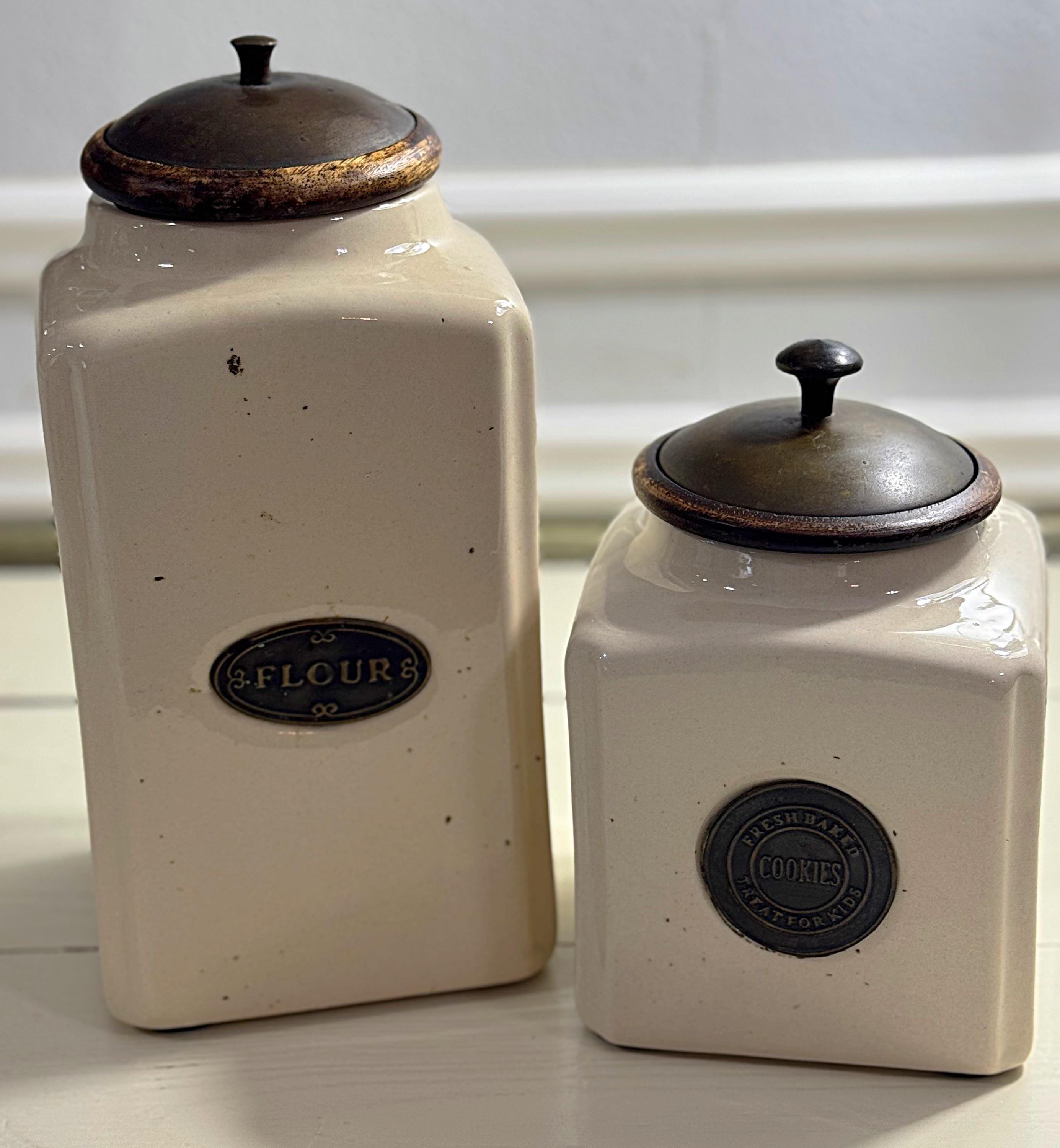 ヴィンテージベージュセラミックキャニスター - 小麦粉とクッキーの