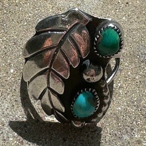 Anillo Navajo Vintage con Pluma Turquesa, Plata de Ley Vintage, Talla 8, Anillo Navajo Moderno, Anillo Vintage de Plata de Ley, Joyería del Suroeste