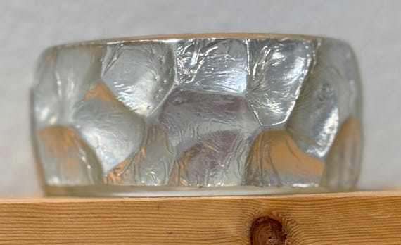 Vintage 80s Metallic Silver Lucite Bangle – Chunk… - image 4