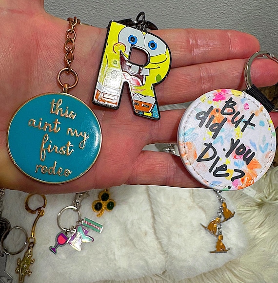 KEY-CHAINS／ANTIQUE／VINTAGE／USA Vintage Camping Camper Keychain, Roadtrip Vacation Theme Gift