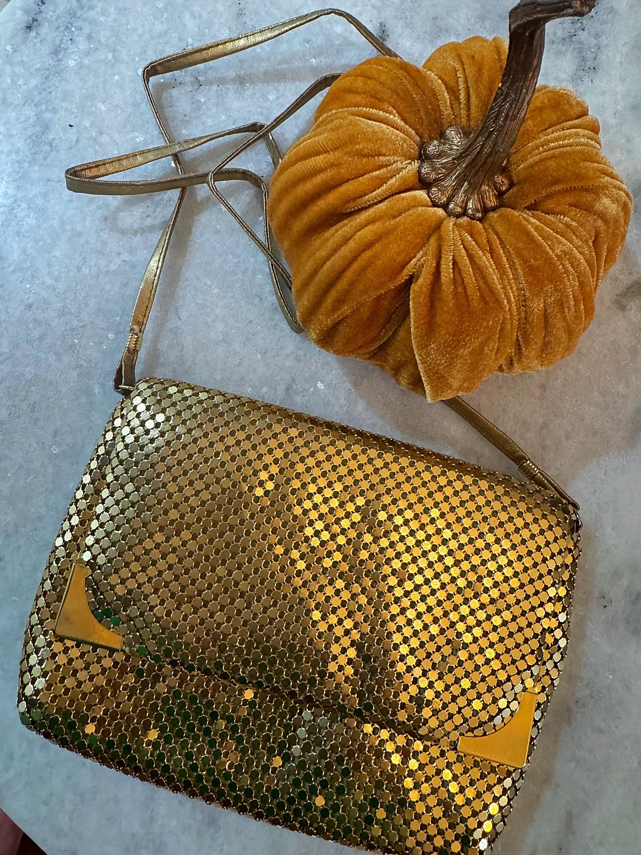 Vintage 70s La Regale Gold Mesh Clutch Purse Retro Disco Studio 54