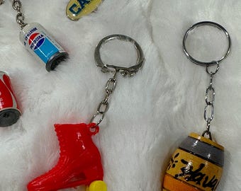 KEY-CHAINS／ANTIQUE／VINTAGE／USA Vintage Lot of Several Keys and Key Chains Misc House Car