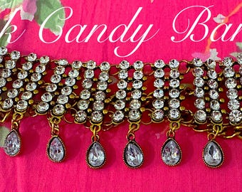 Vintage Sparkly Rhinestone Choker Necklace – Gold Tone Teardrop Dangles, Party-Ready Adjustable Statement Jewelry