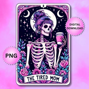 De vermoeide moeder Tarot Card PNG, grappige Witchy sublimatie ontwerp, roze bloemen skelet rommelig broodje clipart, T-shirt mok digitaal downloadbestand