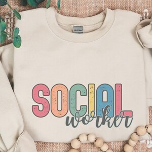 Chemise d'assistante sociale, cadeaux personnalisés d'assistante sociale LCSW, sweat-shirt de conseiller scolaire, pull à col rond pour thérapeute en santé mentale, pull de gestionnaire de cas