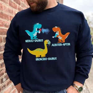Grappig sweatshirt voor ademhalingstherapeut, shirt dinosaurus pediatrische ademhalingstherapie, aangepast shirt voor kinderarts en verpleegster, PICU RRT ronde hals Navy