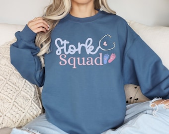 Sweater verpleegkundige arbeid en bevalling, bijpassende shirts Stork Squad Group, OBGYN moeder baby verpleegkundige ronde hals, student verpleegkunde RN afstudeercadeau