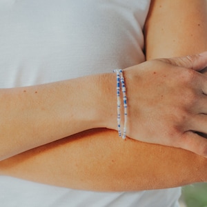 MIMOSA - Shimmery Sapphire and Soft Shell Colors Beaded Bracelet / Chic Boho Bracelet/ Double Wrap Stretchy Bracelet / Dainty Jewelry/ Glass