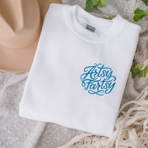Artsy Fartsy Brodé Unisex Crewneck Sweatshirt | Sweat-shirt Arts et Métiers | Sweat-shirt drôle | Sweat-shirt professeur d’art