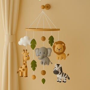 Ręcznie robiony Safari Baby Mobile – Jungle Animal Crib Mobile – Neutralny wystrój pokoju dziecięcego – Filcowa mobilna z opcją muzyczną