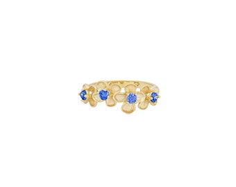 Flower 14k gold ring. Sapphires 14k gold ring. Daisy flower gold ring. Flower bouquet ring. Blue gemstone ring.