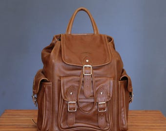 Unisex läderryggsäck De Luxe Rymlig rese- och vandringsväska i äkta läder Breda axelremmar Läderryggsäck Brun läderryggsäck