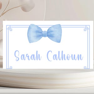 Modello di segnaposto con fiocco blu Coquette per baby shower - Elegante decorazione per apparecchiare la tavola