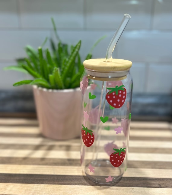 20oz Glass Cup With Bamboo Lid and Straw Strawberries 