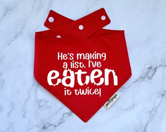 Ele está fazendo uma lista, eu comi duas vezes, engraçado, natal, snap on, cachorro, bandana, festivo, humor, travesso, animal de estimação, cachecol, menino, menina, cachorrinho, natal, lenço de pescoço