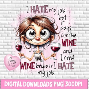 Op de afbeelding: Een digitale download met een cartoonillustratie van een vrouw die twee glazen rode wijn vasthoudt. De tekst luidt: "Ik haat mijn baan, maar het betaalt voor de wijn en ik heb wijn nodig omdat ik mijn baan haat." Een roze hartballon zegt "Sassy By Sue".