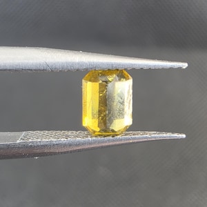 Piedra preciosa de clinozoisita natural rara de 0,8 ct, de calidad de coleccionista, corte de precisión de 5,8 mm.