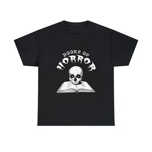 T-shirt unisex in cotone pesante Books of Horror Design 1 parte anteriore
