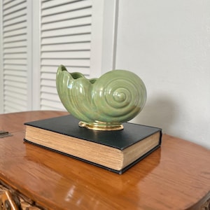 Macetero vintage con forma de concha verde