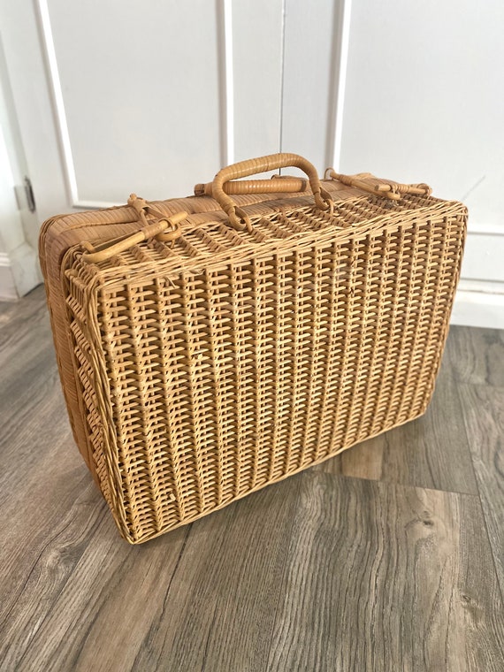 Vintage rattan wicker picnic basket - image 6