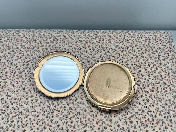 Vintage Stratton Powder Compact
