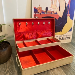 Vintage Cream Vinyl Covered Jewelry Box with Gold Accents