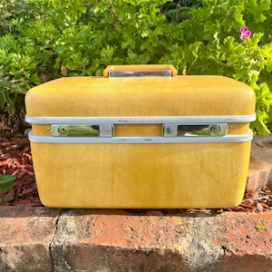 Vintage Samsonite Silhouette Mustard Yellow Cosmetic Train Case - Etsy