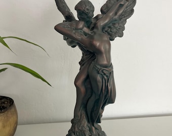 Rzeźba z brązu „Skrzydła Miłości” autorstwa Austina