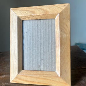 Vintage Fetco Wooden Picture Frame for 3 by 5 Inch Photo