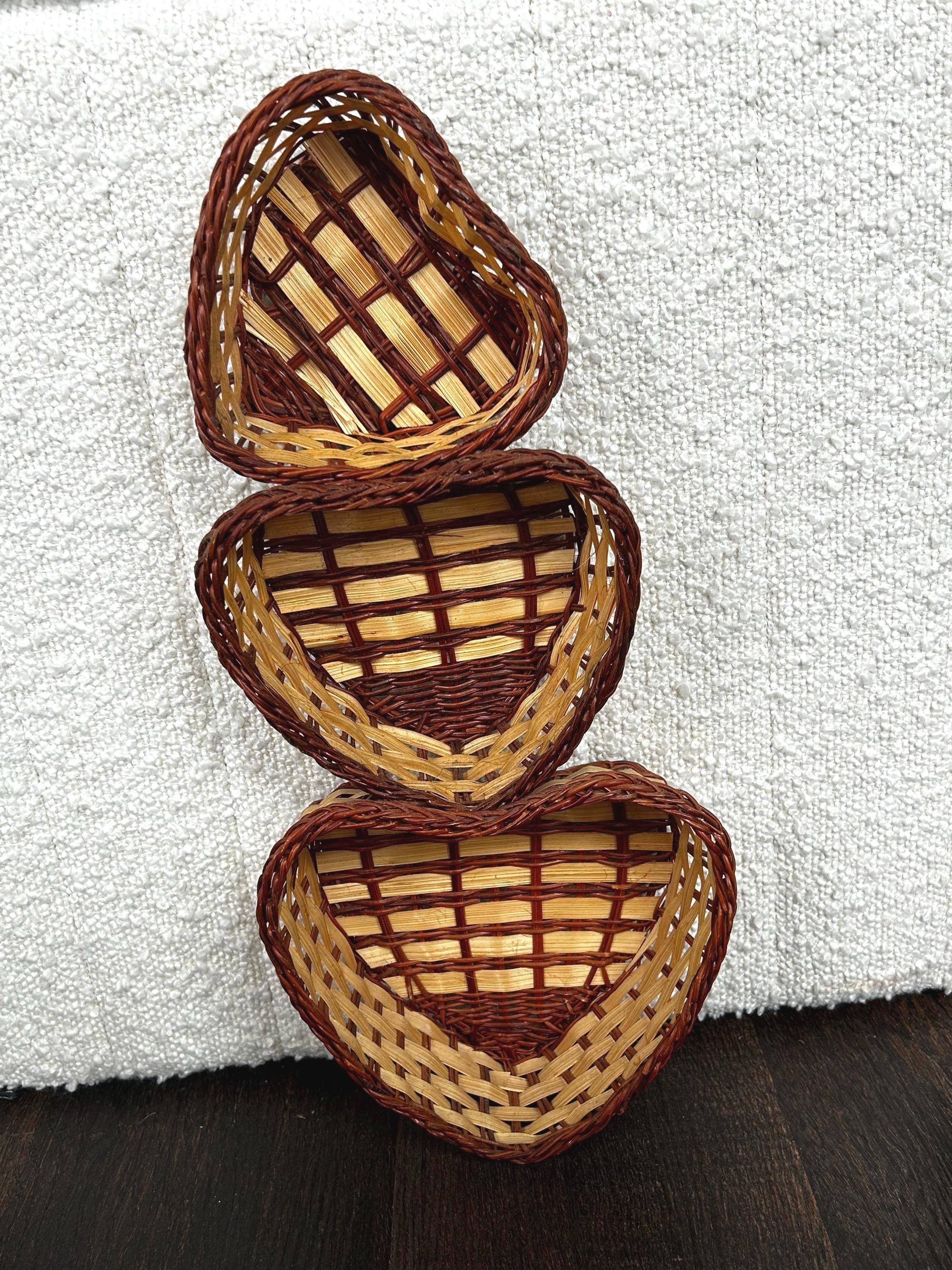 Vintage Wicker Woven Heart Shape Nesting Baskets Set of 3