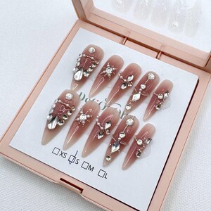 pink queen press on nails, handmade press on nail, premium nails, pretty nails, acrylic nails, almond press on nails, party gift nail.
