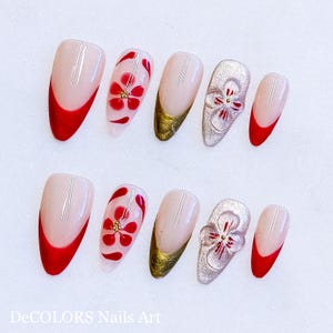 Rote Blume Drücken Sie auf die Nägel | Gold French Tip Mandel Nägel | Handmade 3D Floral Glitter Nägel | DeCOLORS Wiederverwendbares Nail Art Set