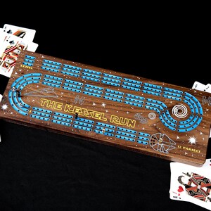 Planche de cribbage Space Wars, beau modèle CNC moderne. Téléchargement de fichiers numériques. Panneau pour berceau svg dxf g-code pdf.
