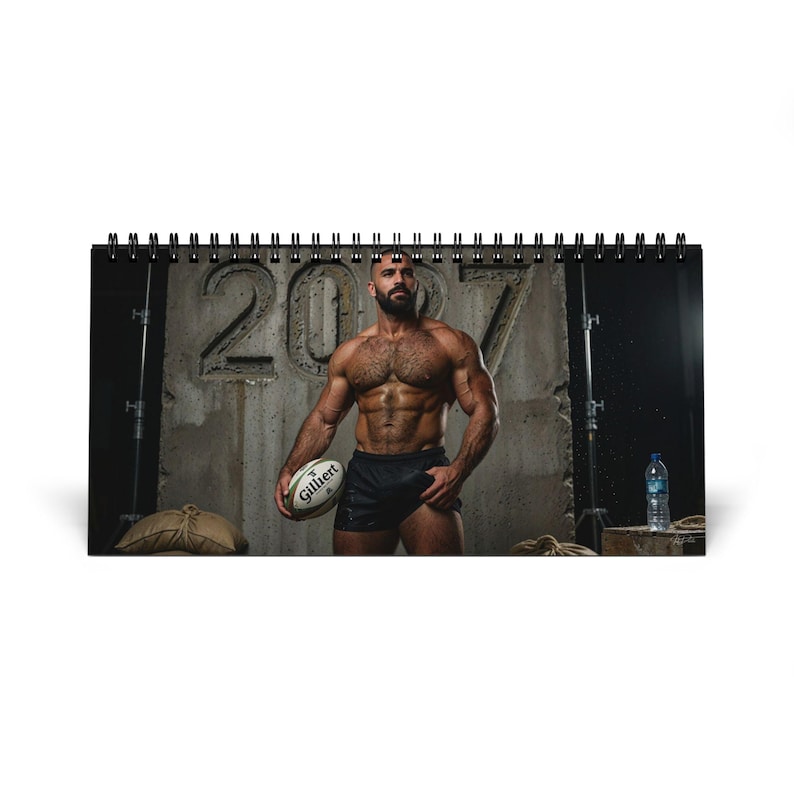 Calendario 2027 de Rugby Masculino | Calendario de escritorio deportivo gay | Arte de jugadores de rugby masculinos | Idea de regalo para hombres atléticos | Arte de escritorio masculino sensual imagen 1
