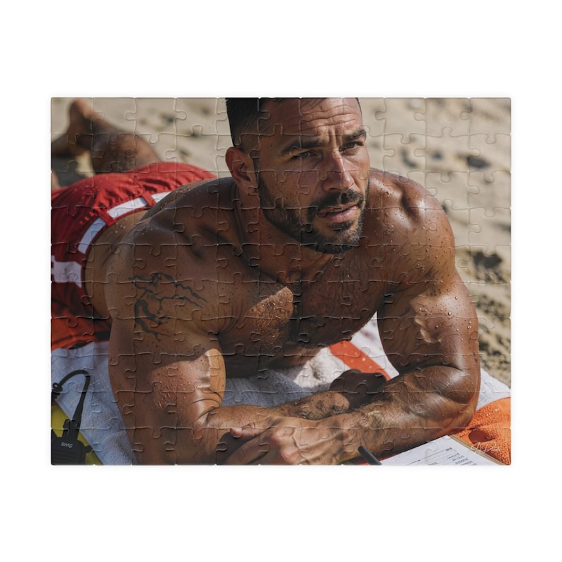 Puzzle | Attraktiver, muskulöser Rettungsschwimmer am Strand | Puzzle für Erwachsene | Romantisches Geschenk für ihn | 110 oder 252 Teile Bild 1