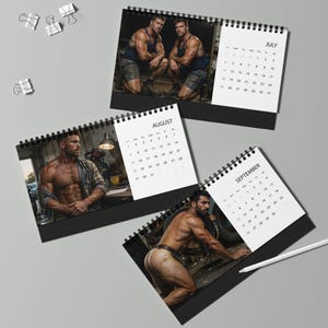 Skrivbordskalender 2027 | Garagemekanikermän | Manlig sensuell form | Stilig arbetargåva | Herrkalender | Gaykalender 2027 bild 6