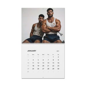 Kalender 2027: Werkstatt für Kfz-Mechaniker | Gay-Wandkalender 2027 | Werkstatt für muskulöse Männer | Geschenk für attraktive Mechaniker | Kalender mit Männerfiguren Bild 8