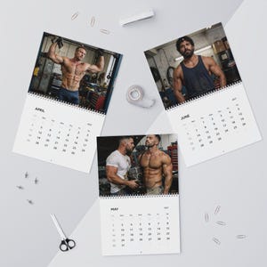 Kalender 2027: Werkstatt für Kfz-Mechaniker | Gay-Wandkalender 2027 | Werkstatt für muskulöse Männer | Geschenk für attraktive Mechaniker | Kalender mit Männerfiguren Bild 5