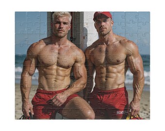 Puzzel | Twee blonde gespierde strandwachten redden het strand | Perfect cadeau voor je vriend | Puzzel voor volwassenen met 110 of 252 stukjes