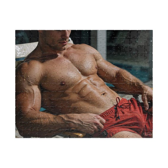 Bel athlète musclé couvert de gouttelettes, en short de bain rouge au bord de la piscine — 5