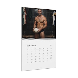 Kalender 2027 för rugbymän | Gay rugbykalender 2027 | Muskulösa manliga idrottare | Väggkalender för omklädningsrummet | Gåva för sportkillar bild 2