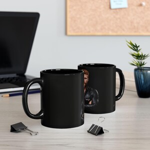 Taza con diseño de hombre pelirrojo en cuero | Taza de café con hombre pelirrojo barbudo | Regalo para él | Regalo para novio | Idea de regalo gay | Taza masculina imagen 7