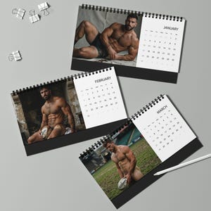 Calendario 2027 de Rugby Masculino | Calendario de escritorio deportivo gay | Arte de jugadores de rugby masculinos | Idea de regalo para hombres atléticos | Arte de escritorio masculino sensual imagen 4