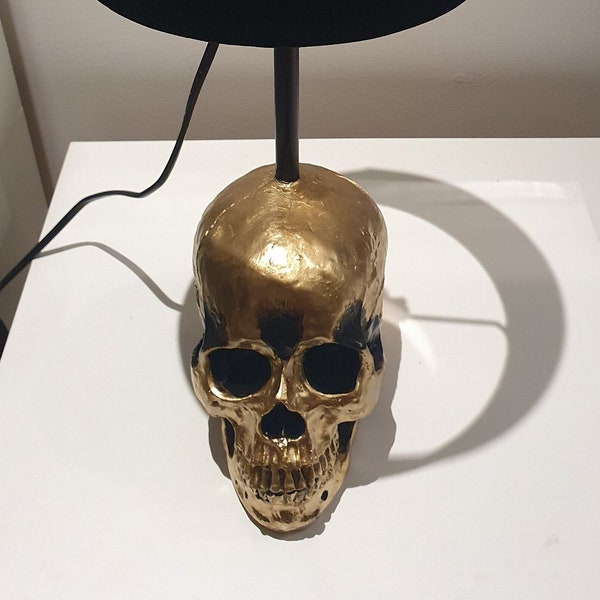 Totenkopf Lampe Gold schwarz