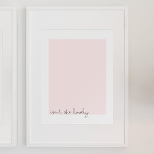 ¿No es ella encantadora, impresión minimalista de guardería, impresión de letras de canciones, imprimible digital, decoración de citas de guardería?