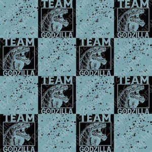 以下が含まれることがあります： 「TEAM GODZILLA」という白い文字と、ゴジラの頭部の白黒イラストが描かれた黒い正方形が繰り返しパターン化されています。背景は薄い青色で、飛び散ったような模様になっています。