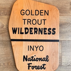 Letrero del Bosque Nacional Inyo de Golden Trout Wilderness hecho a mano en Montana