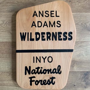 Letrero del bosque nacional Inyo de Ansel Adams Wilderness hecho a mano en Montana